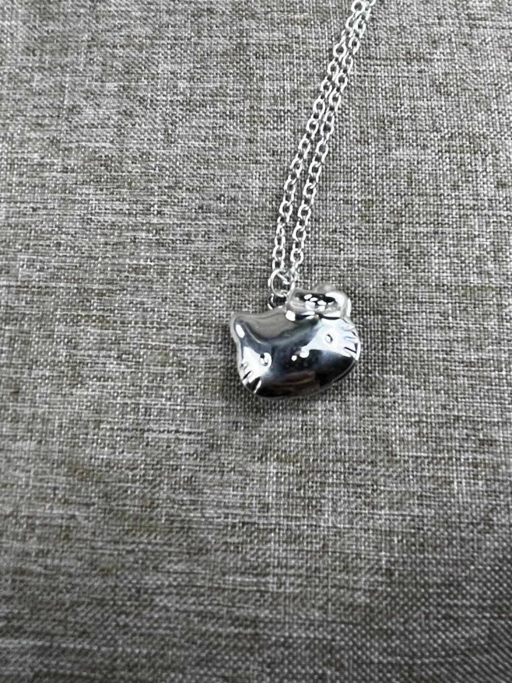 Hello Kitty necklace in silver